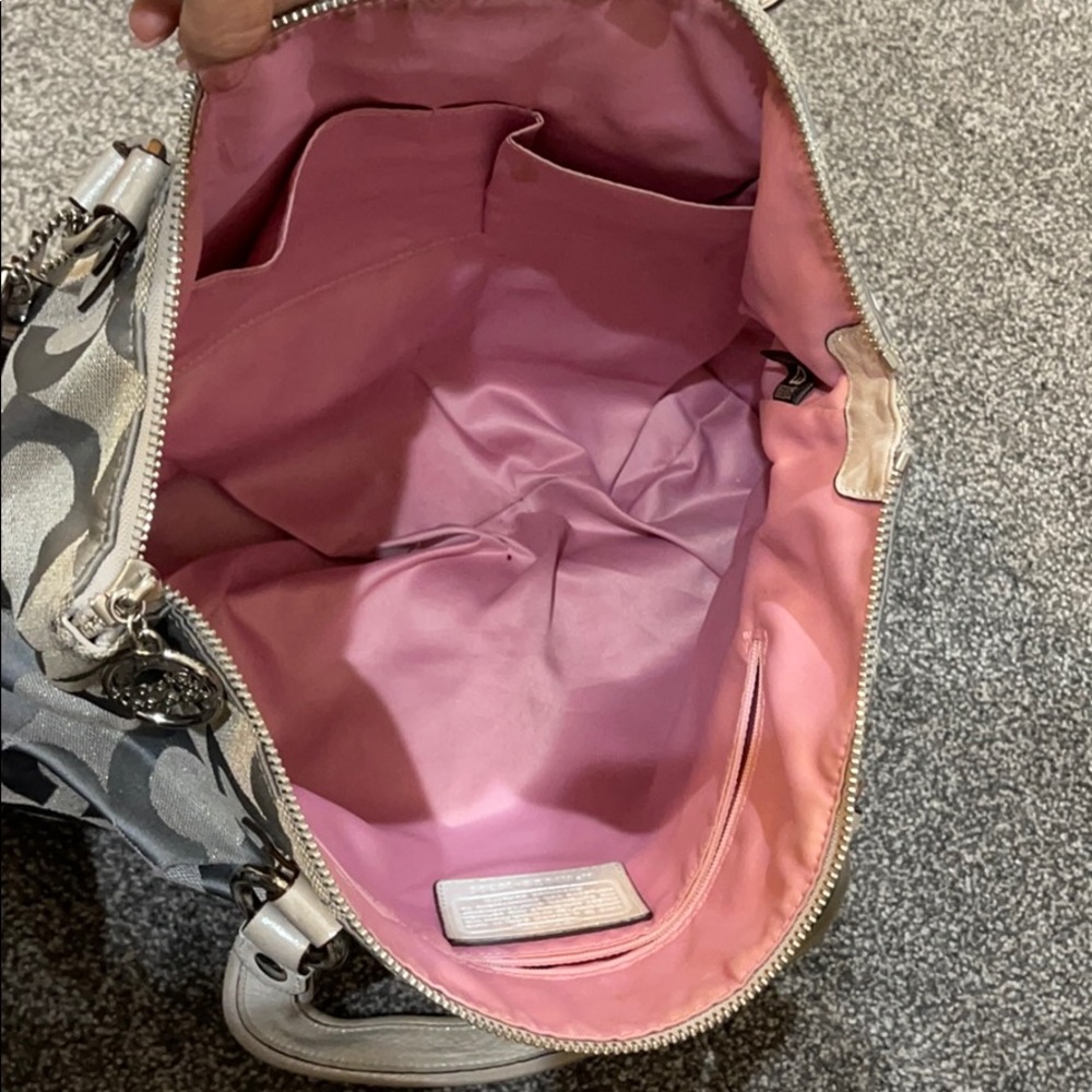 Coach Purse- Very Big - Picture 6 of 6